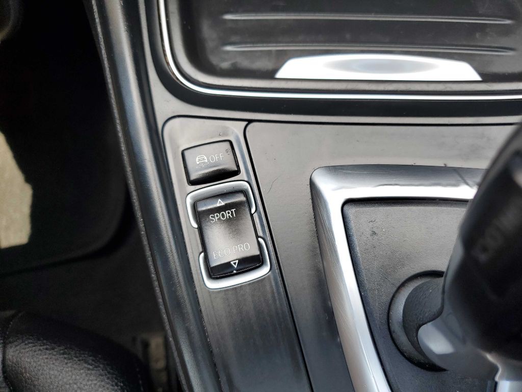 2014 BMW 3 Series Image 33