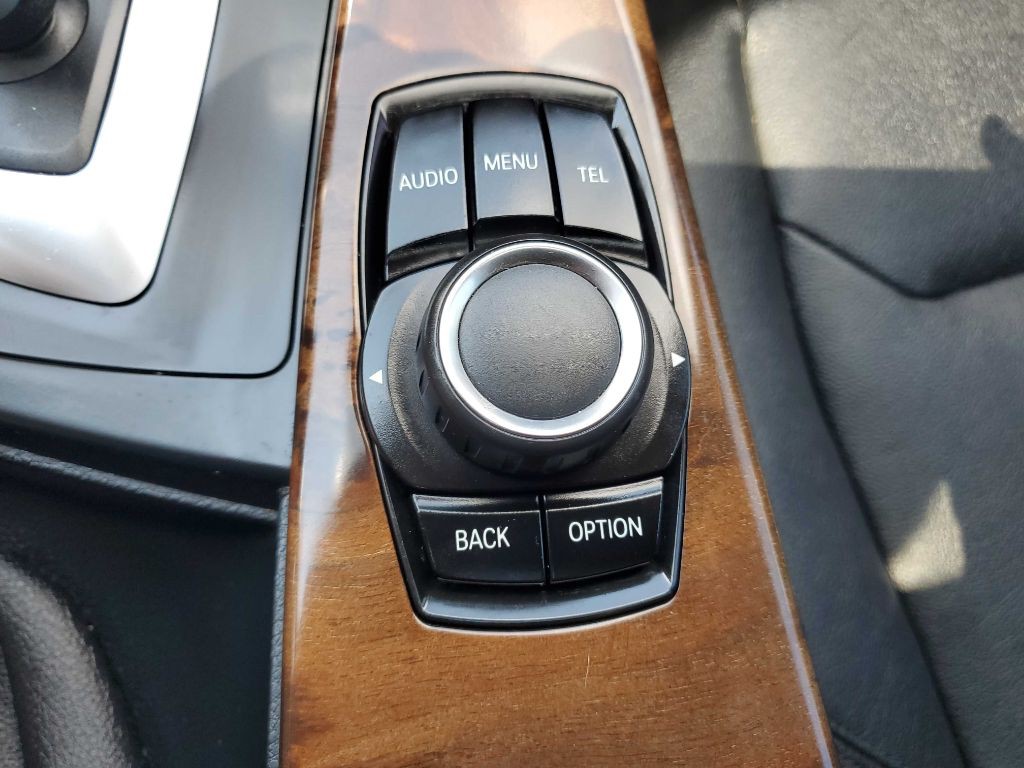 2014 BMW 3 Series Image 34