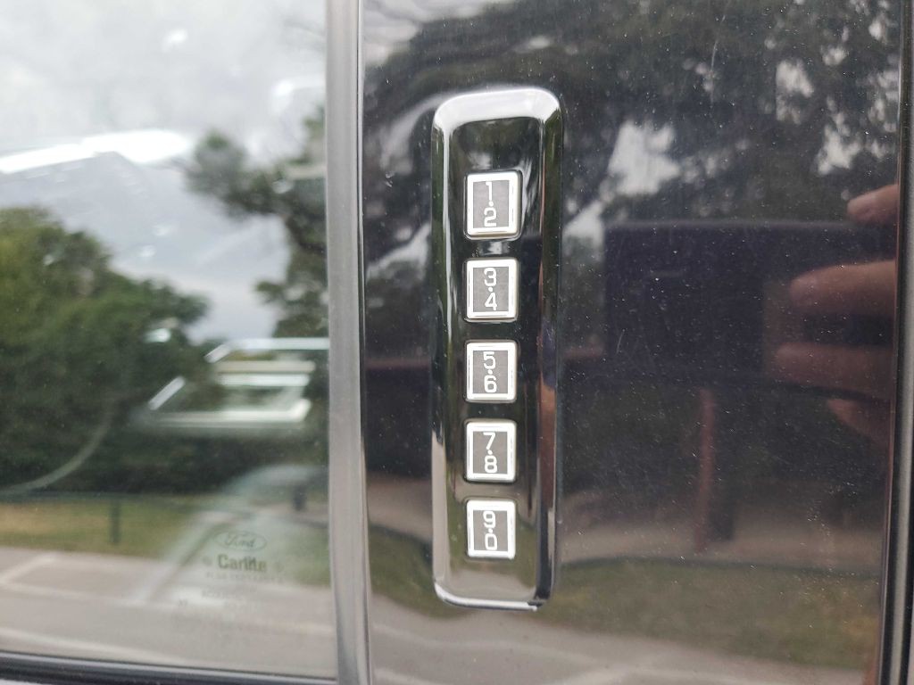 2015 Ford F-150 Image 17