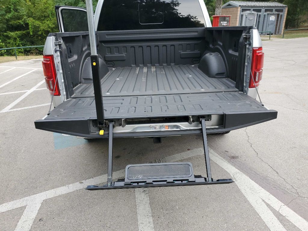2015 Ford F-150 Image 34