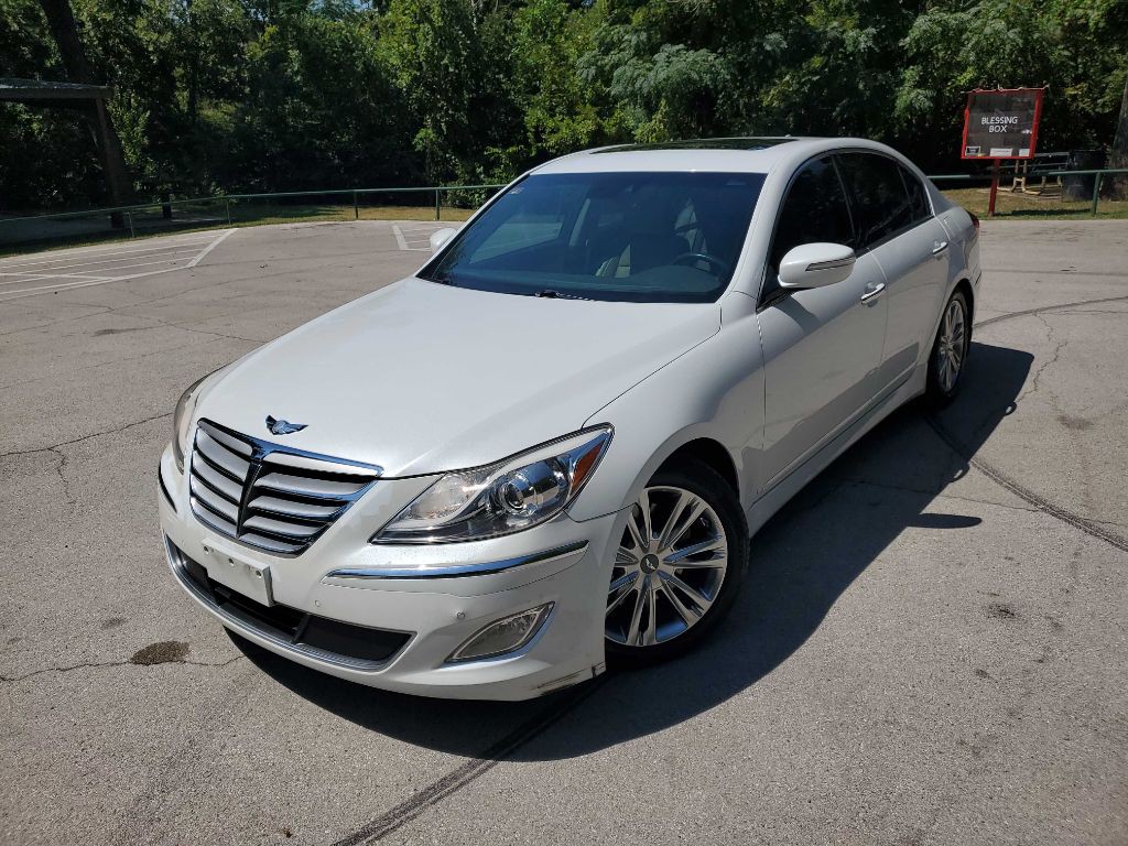 2013 Hyundai Genesis Image 2