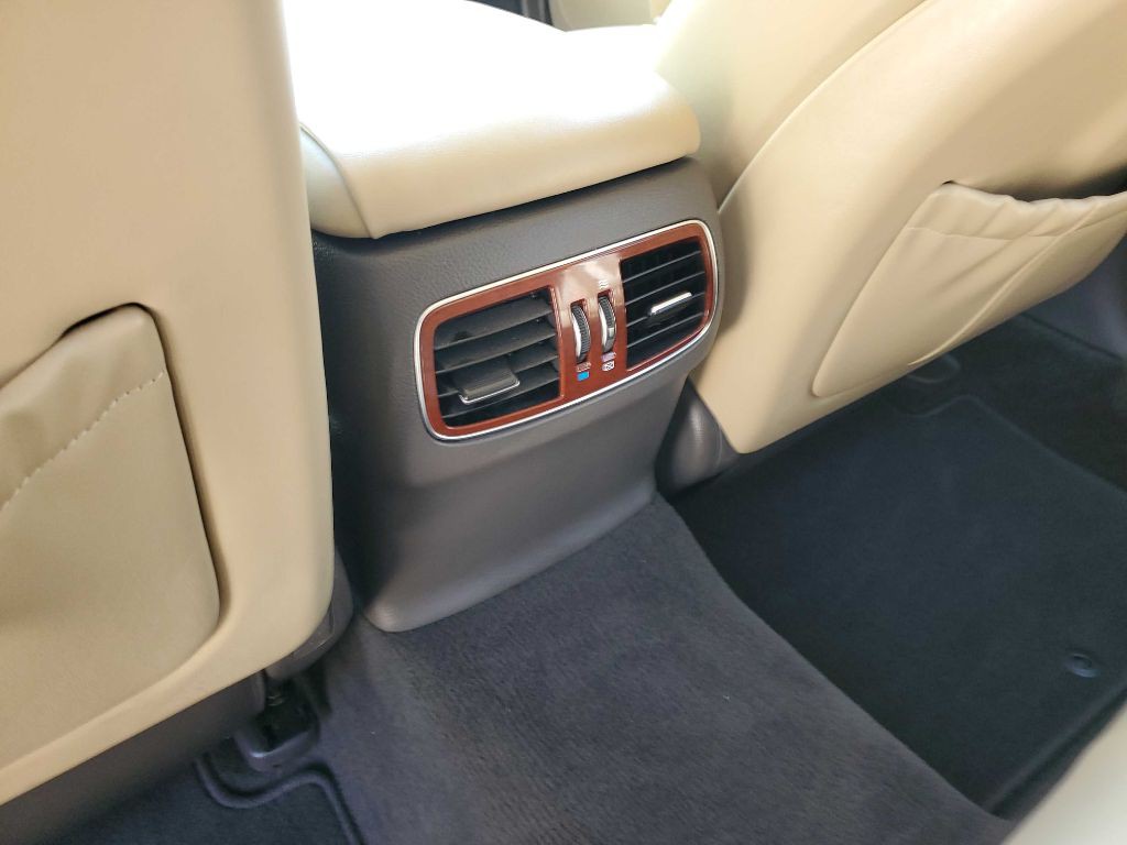 2013 Hyundai Genesis Image 21
