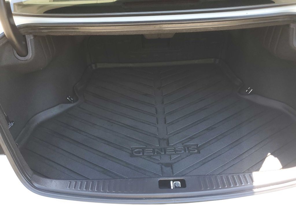 2013 Hyundai Genesis Image 22