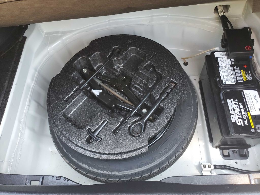 2013 Hyundai Genesis Image 23