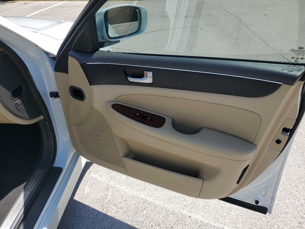 2013 Hyundai Genesis Image 27
