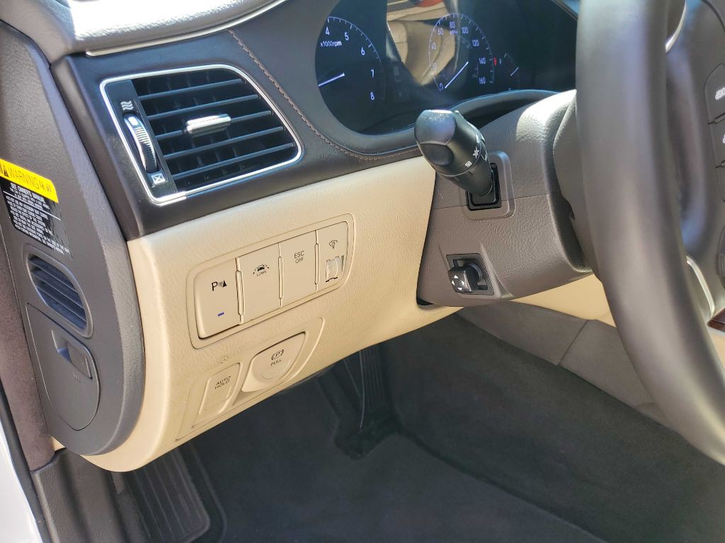 2013 Hyundai Genesis Image 29