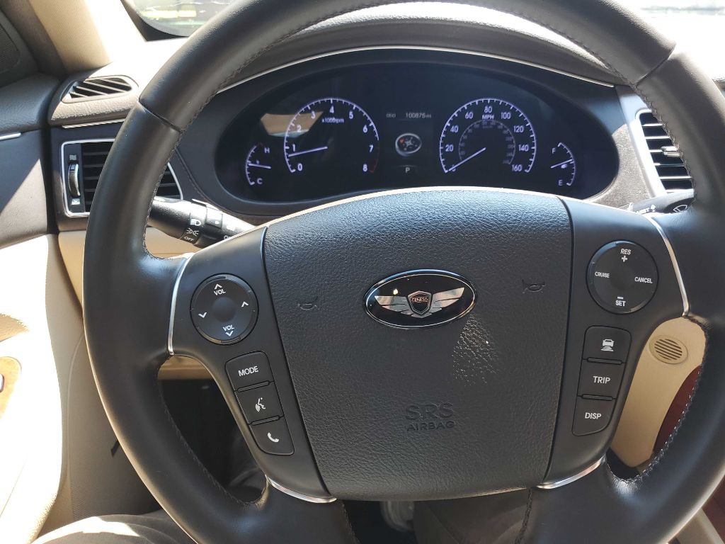 2013 Hyundai Genesis Image 32