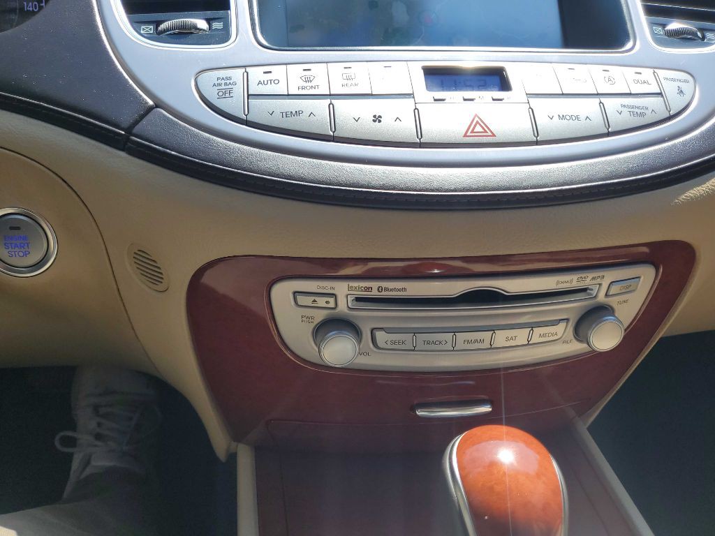 2013 Hyundai Genesis Image 35