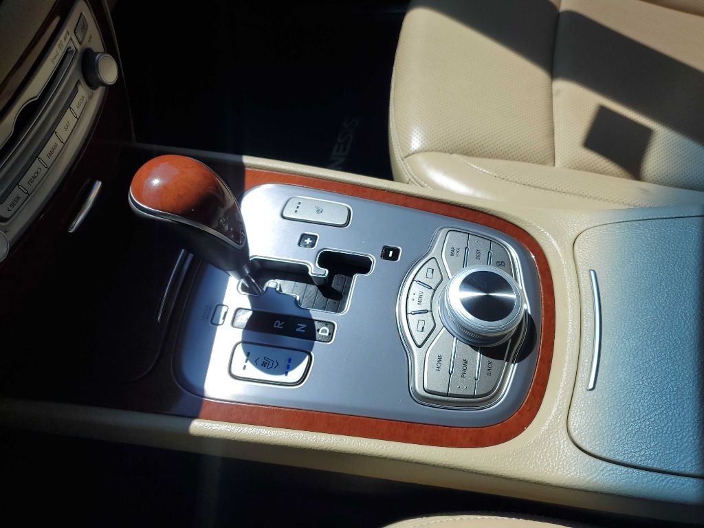 2013 Hyundai Genesis Image 38
