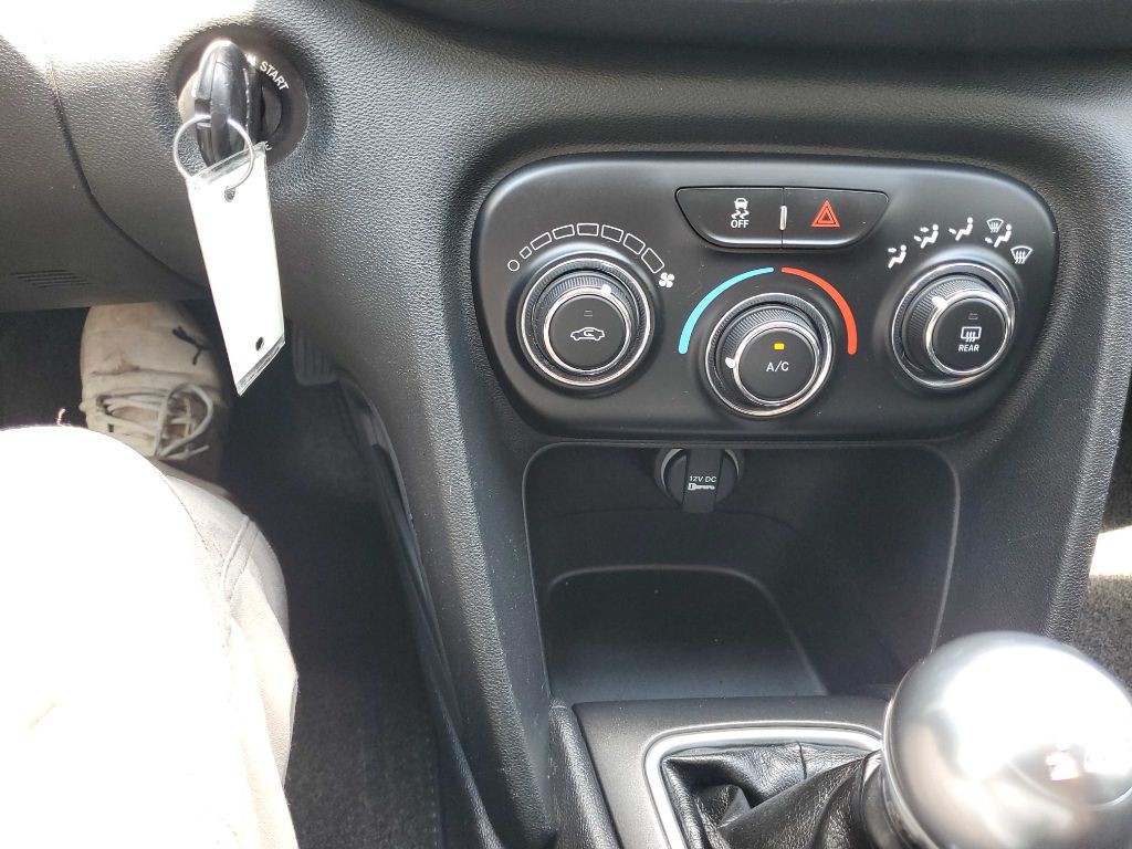 2016 Dodge Dart Image 28
