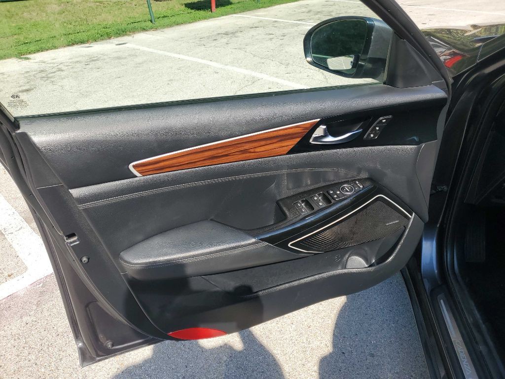 2017 Kia Cadenza Image 16