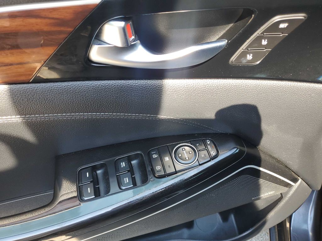 2017 Kia Cadenza Image 17
