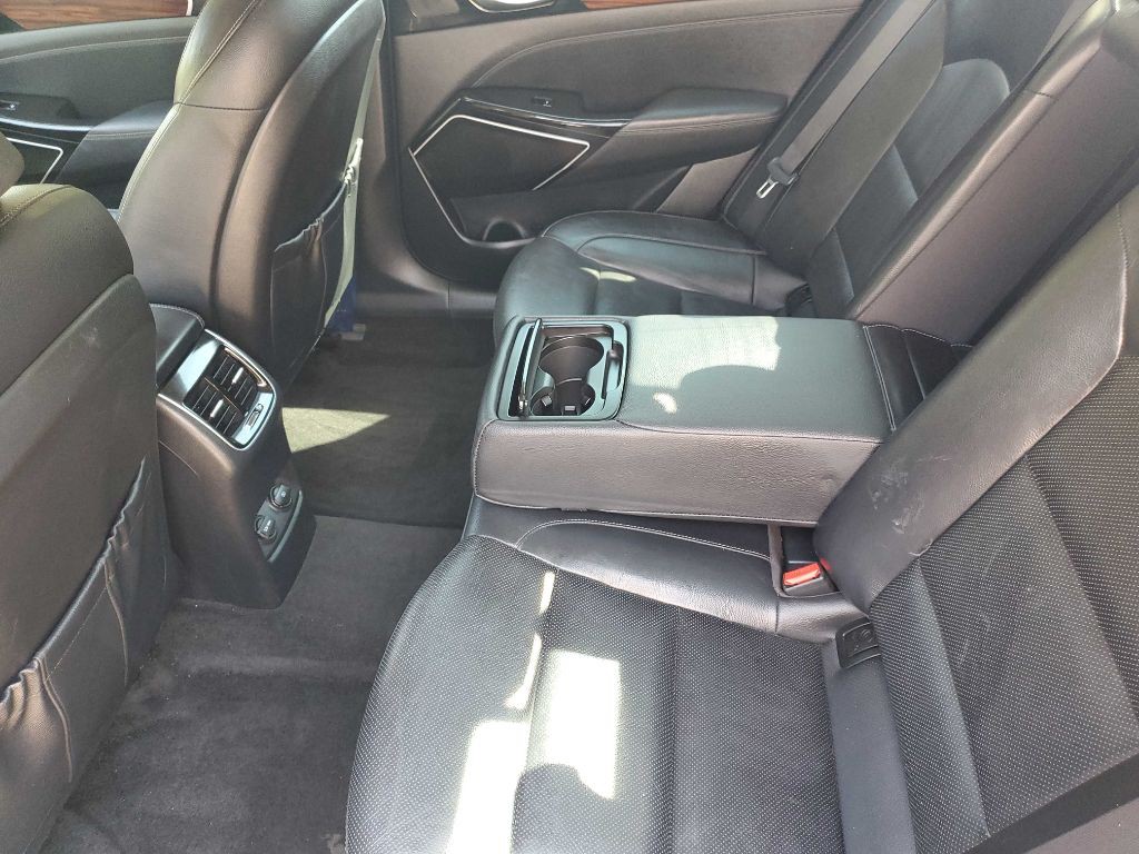 2017 Kia Cadenza Image 22