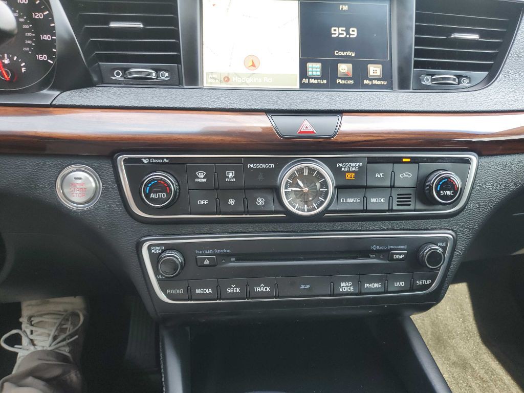 2017 Kia Cadenza Image 34