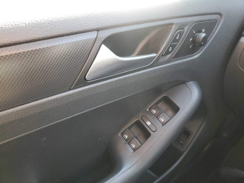 2012 Volkswagen Jetta Image 15