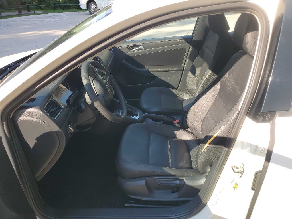 2012 Volkswagen Jetta Image 16