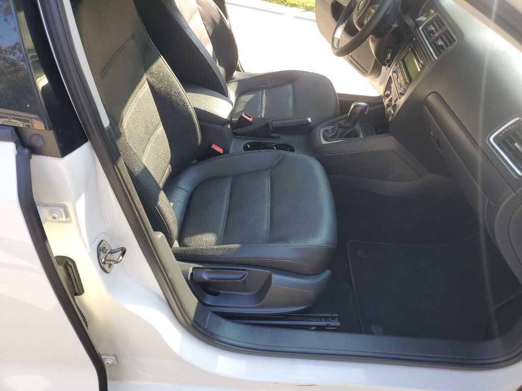 2012 Volkswagen Jetta Image 26