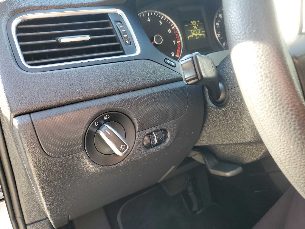 2012 Volkswagen Jetta Image 27