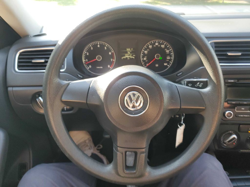2012 Volkswagen Jetta Image 28