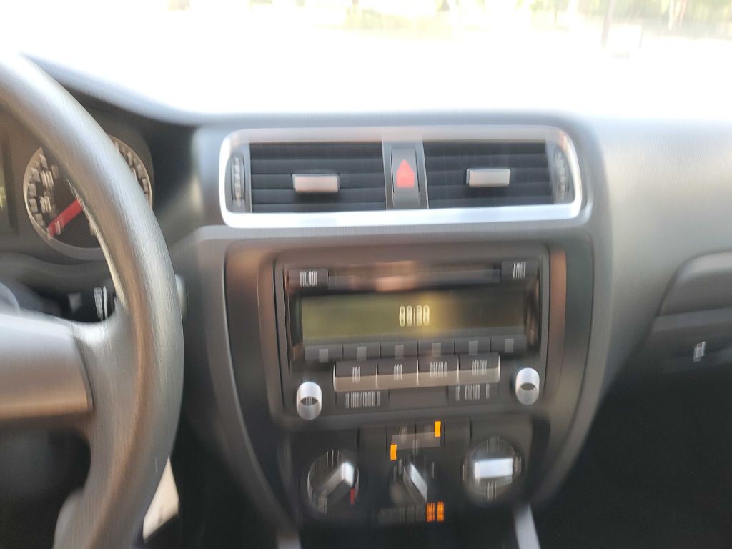 2012 Volkswagen Jetta Image 30