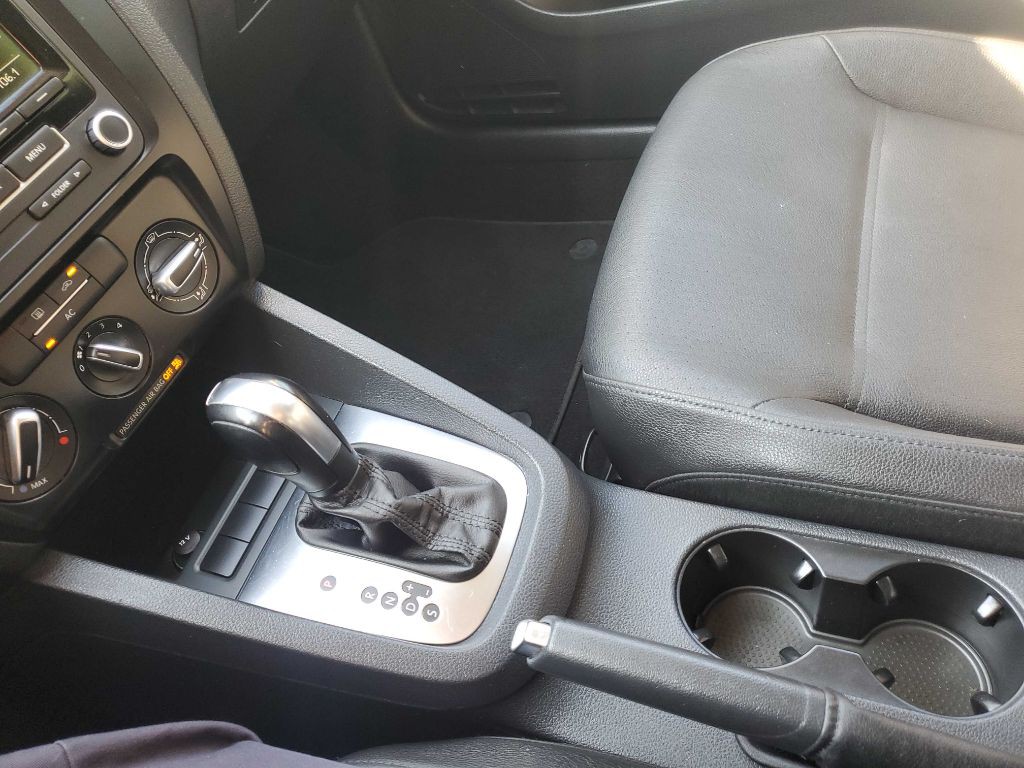 2012 Volkswagen Jetta Image 31