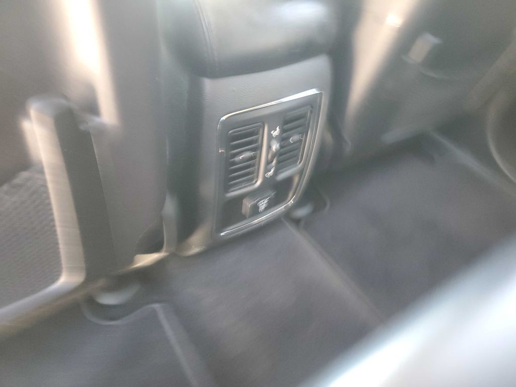 2012 Jeep Grand Cherokee Image 23