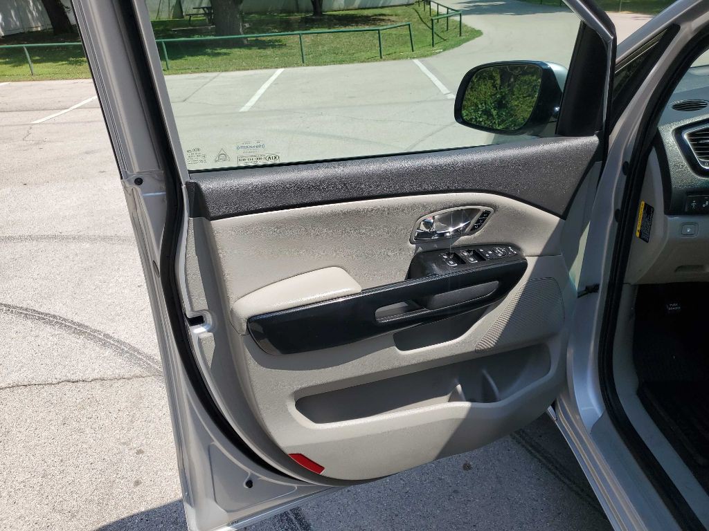2016 Kia Sedona Image 16