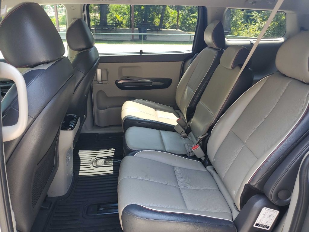 2016 Kia Sedona Image 19