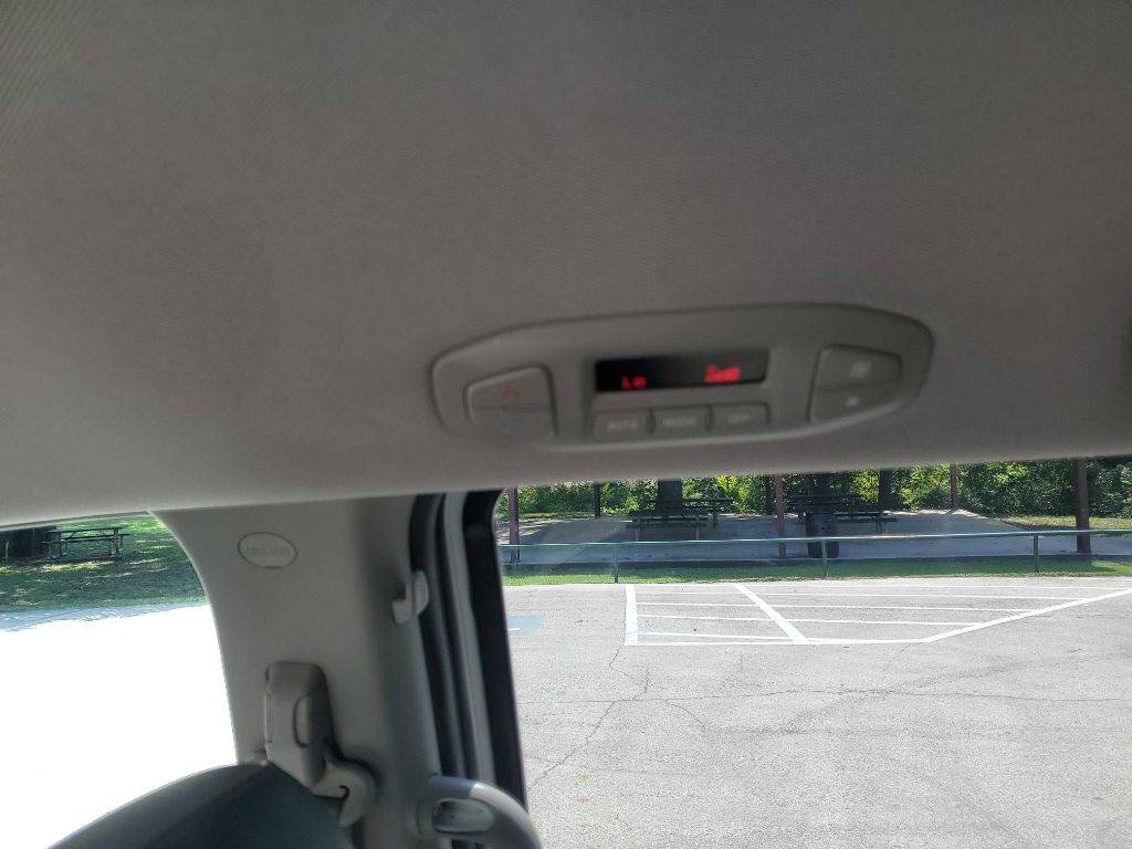 2016 Kia Sedona Image 22