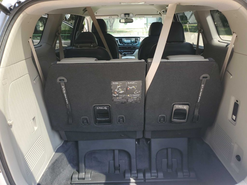 2016 Kia Sedona Image 23