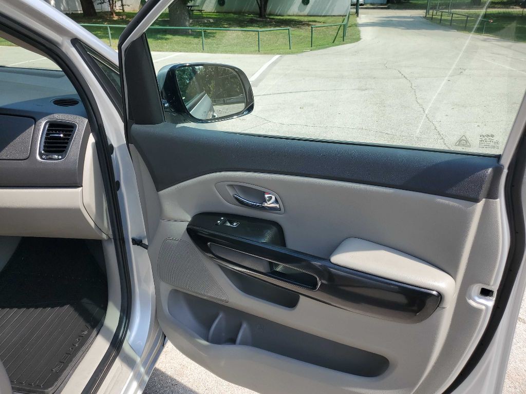 2016 Kia Sedona Image 28