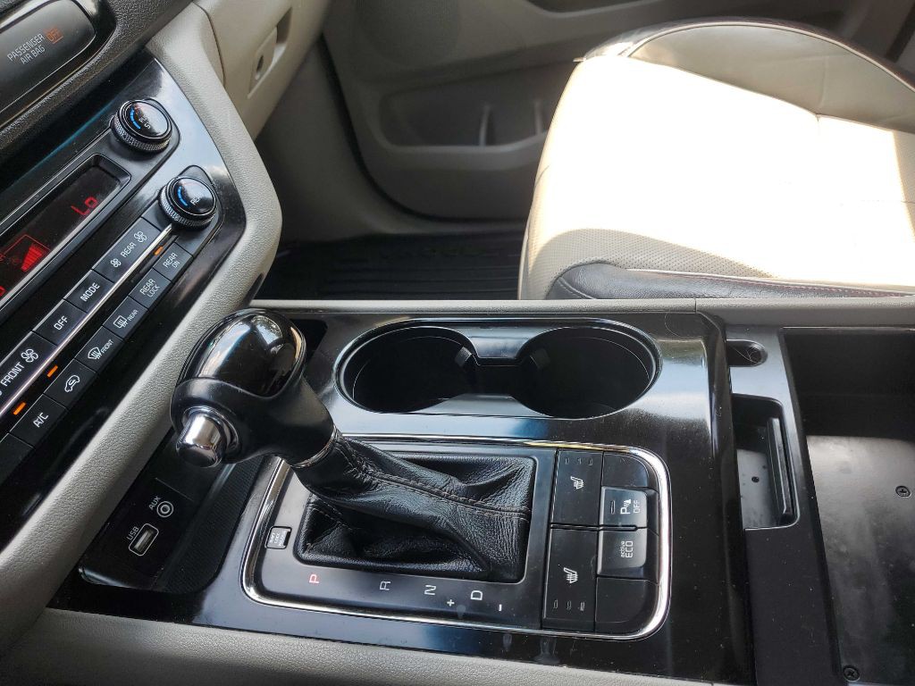 2016 Kia Sedona Image 35