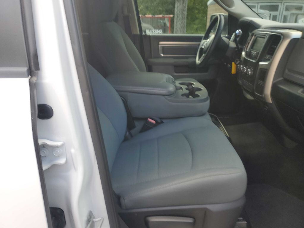 2015 RAM 2500 Image 32