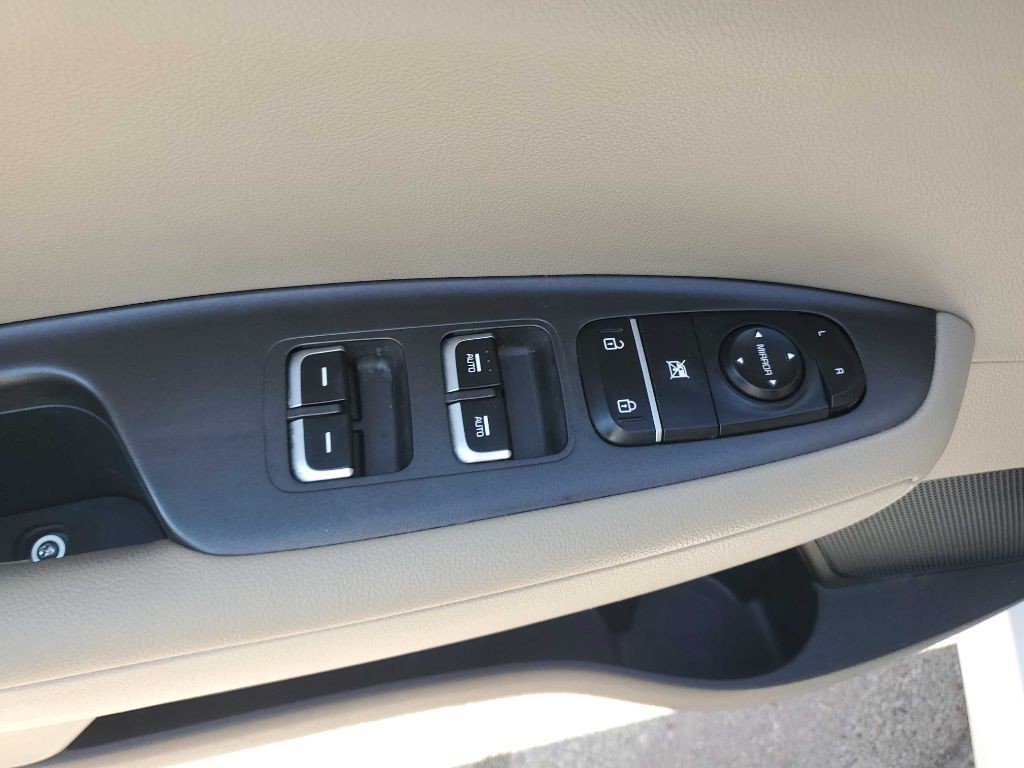 2018 Kia Optima Image 16