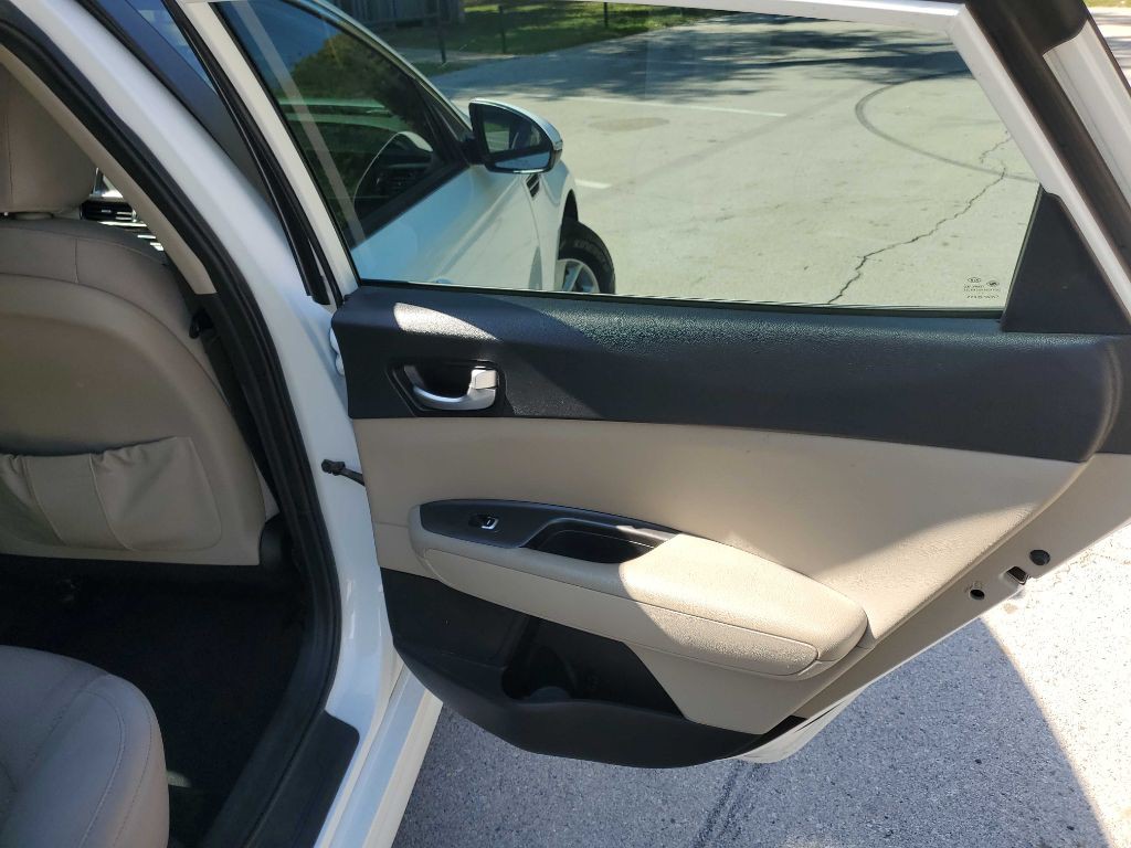 2018 Kia Optima Image 25