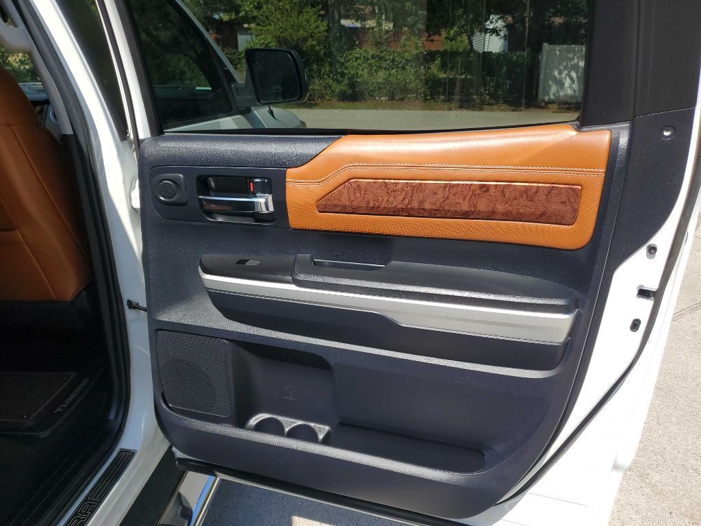 2016 Toyota Tundra Image 32