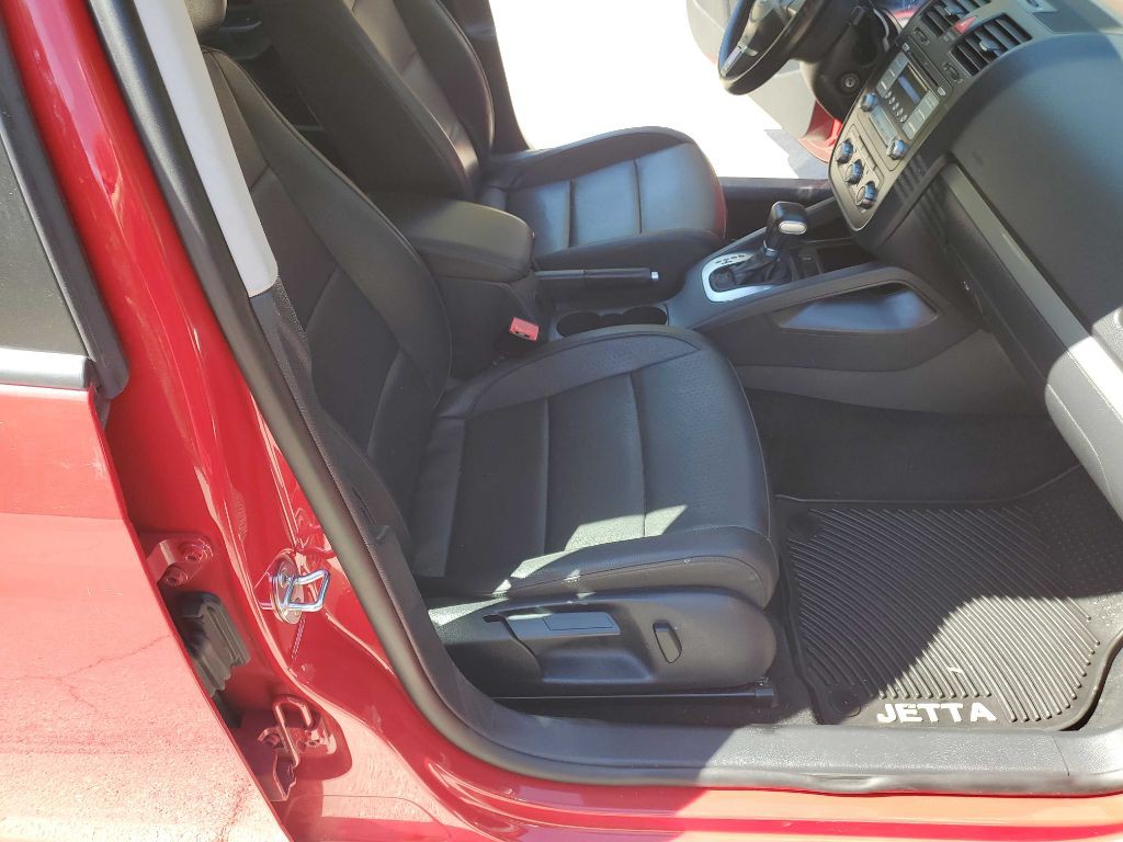 2010 Volkswagen Jetta Image 28