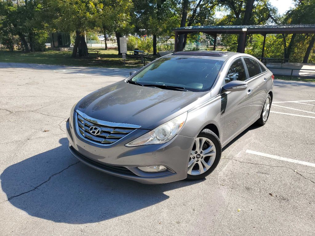 2011 Hyundai Sonata Image 2