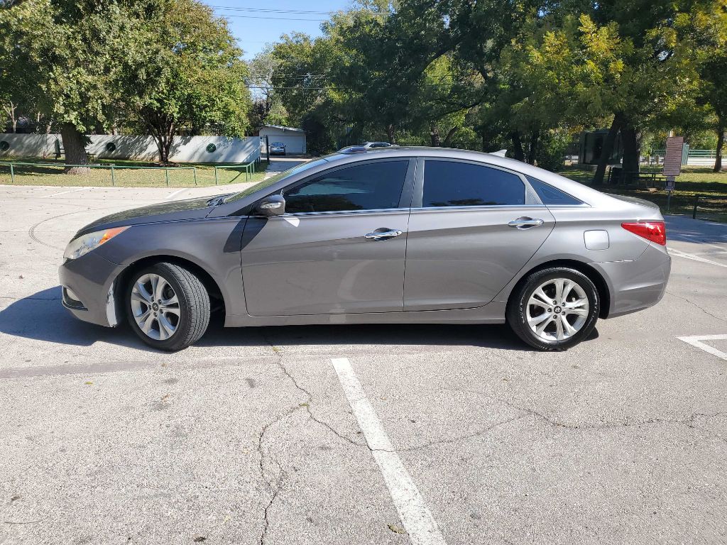2011 Hyundai Sonata Image 3