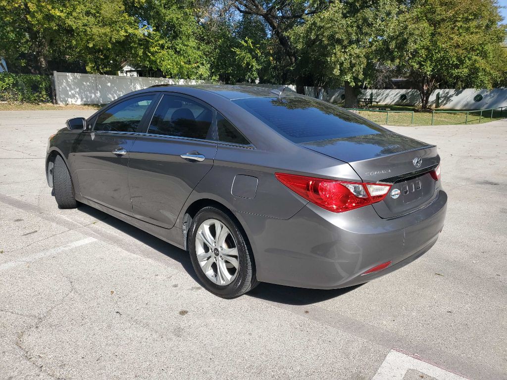 2011 Hyundai Sonata Image 4