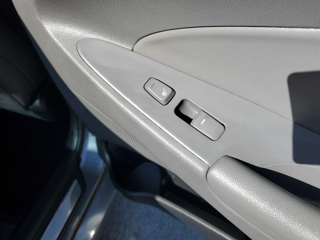 2011 Hyundai Sonata Image 23