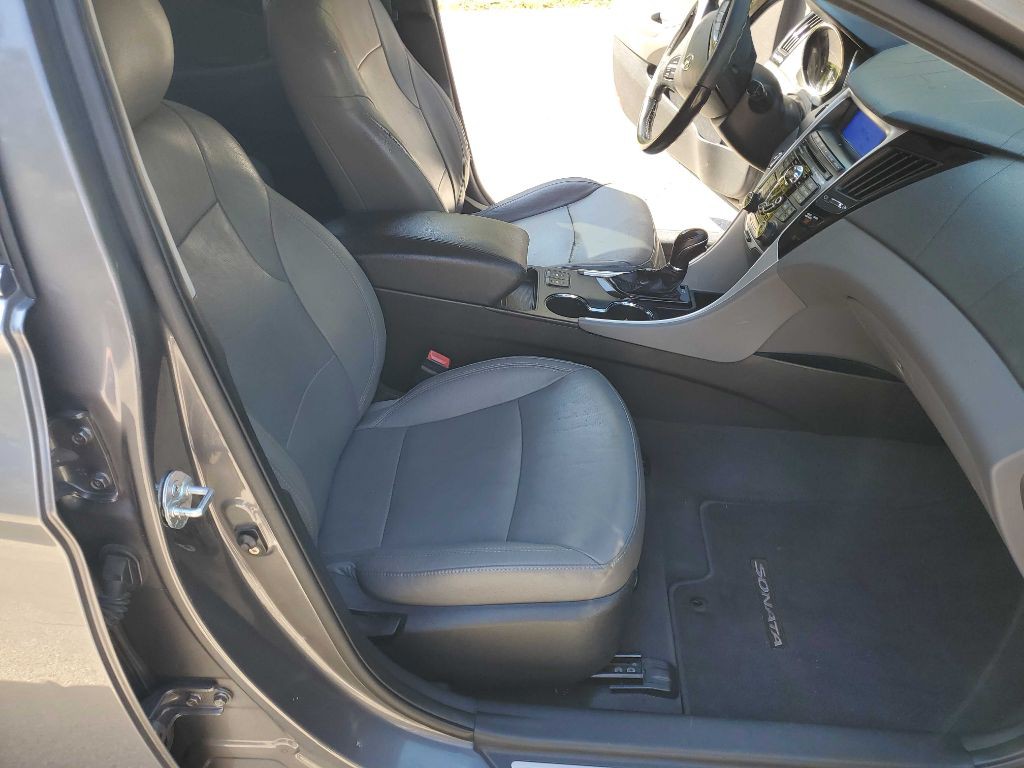 2011 Hyundai Sonata Image 24