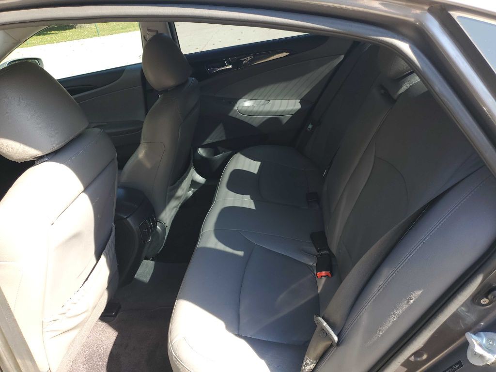 2011 Hyundai Sonata Image 17