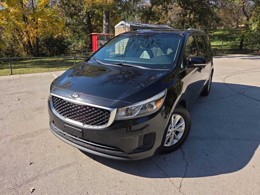 2017 Kia Sedona Image 2