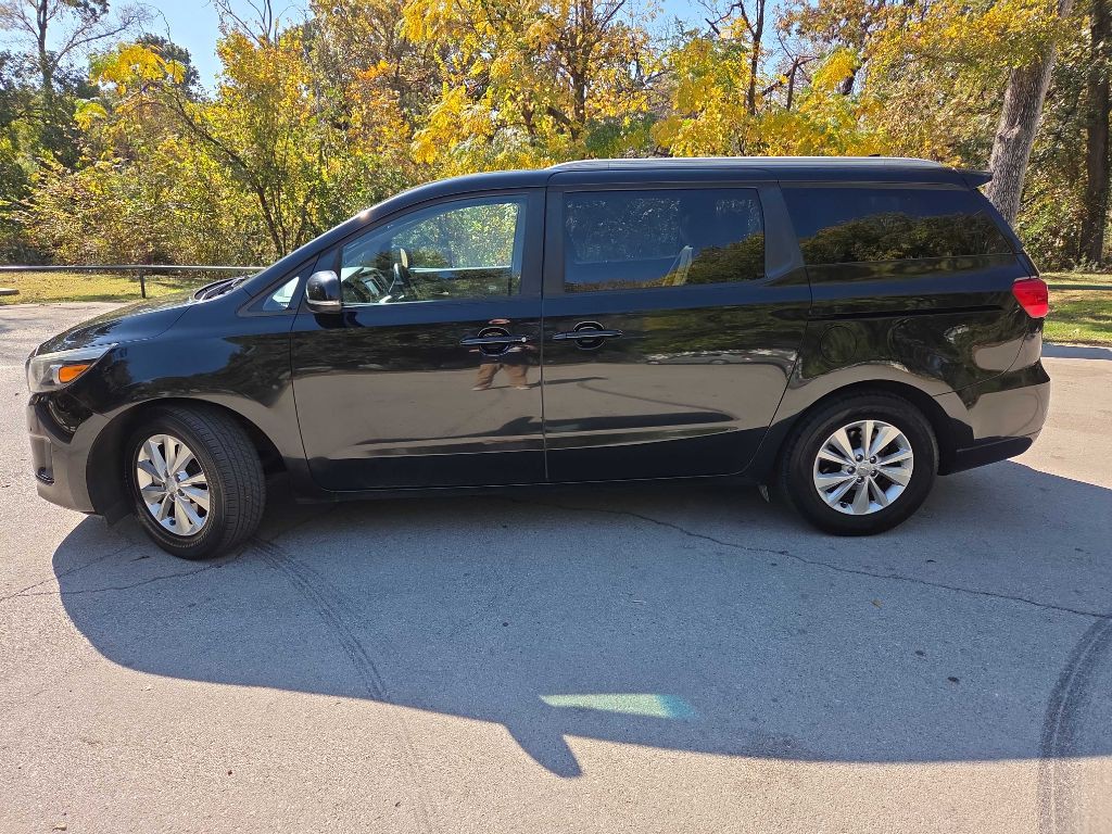 2017 Kia Sedona Image 3