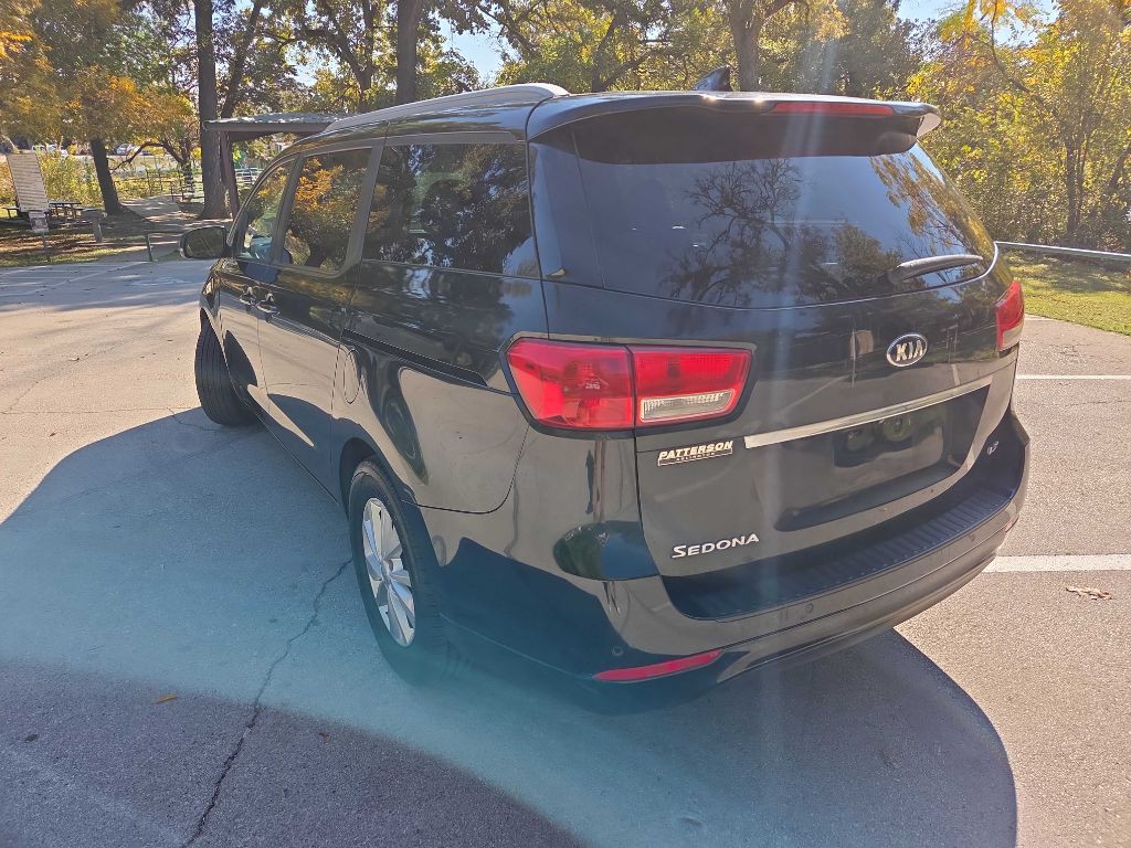 2017 Kia Sedona Image 4
