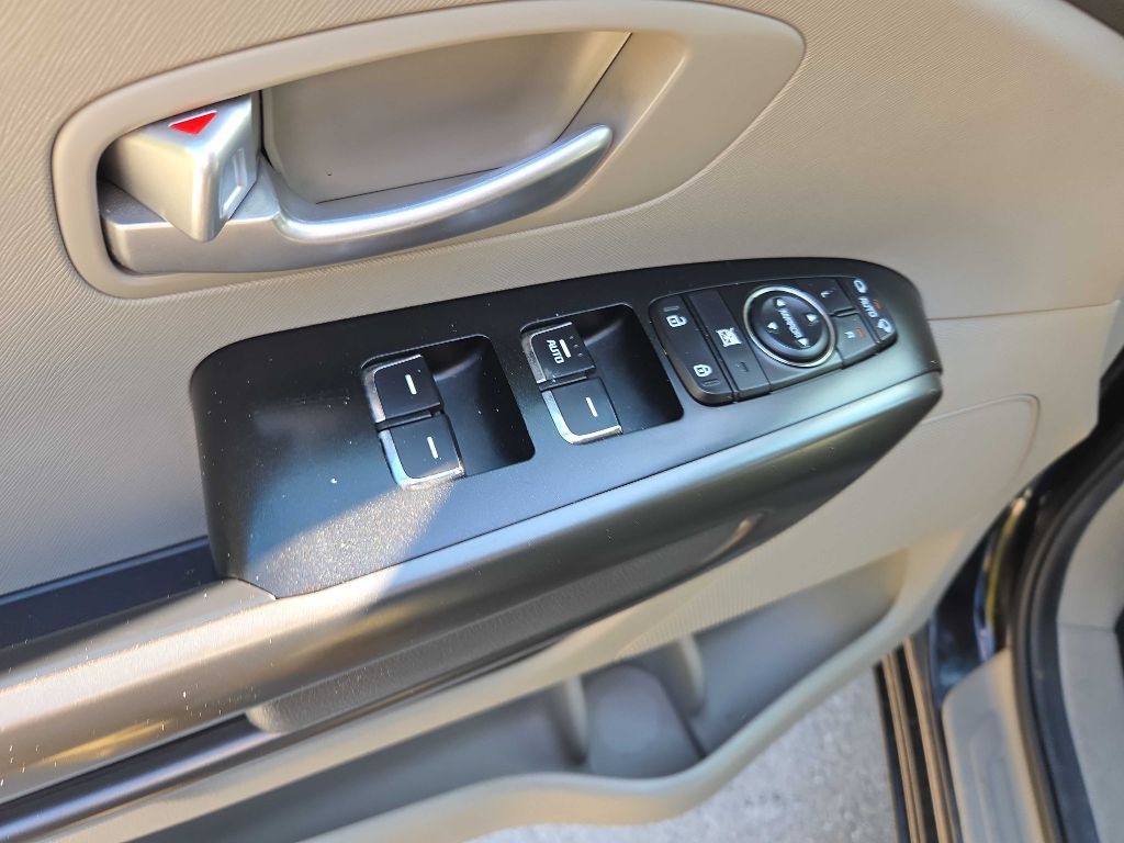 2017 Kia Sedona Image 14