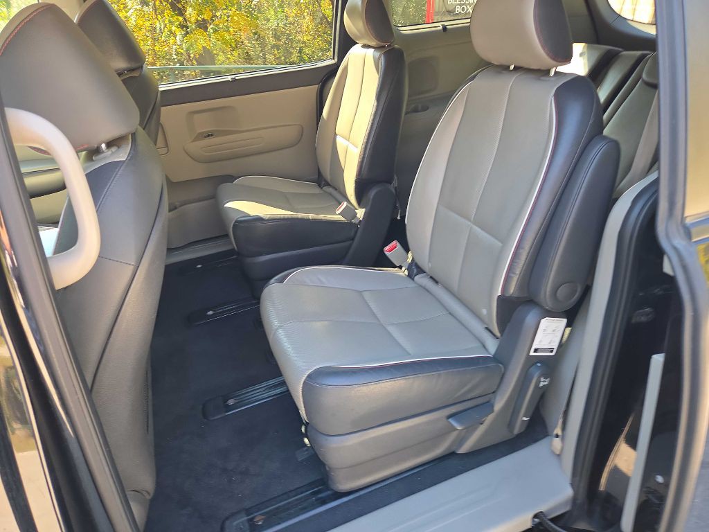 2017 Kia Sedona Image 16