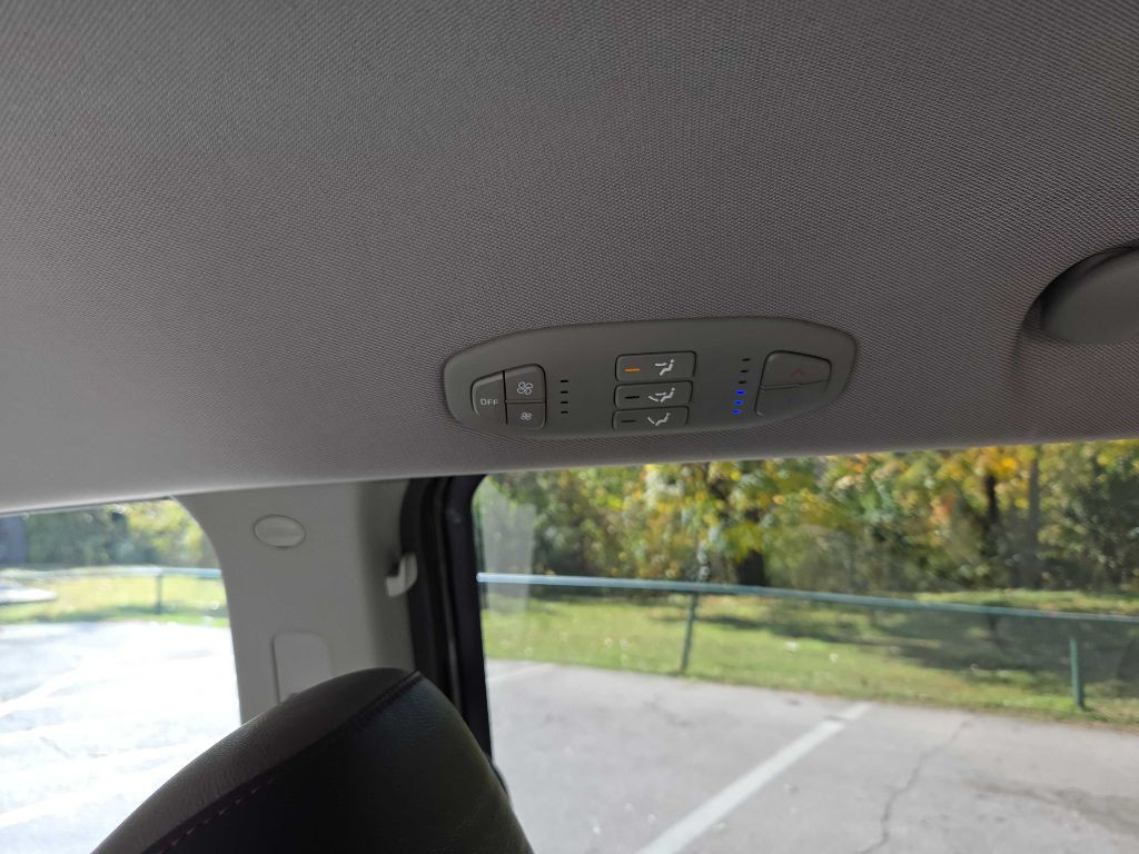 2017 Kia Sedona Image 17