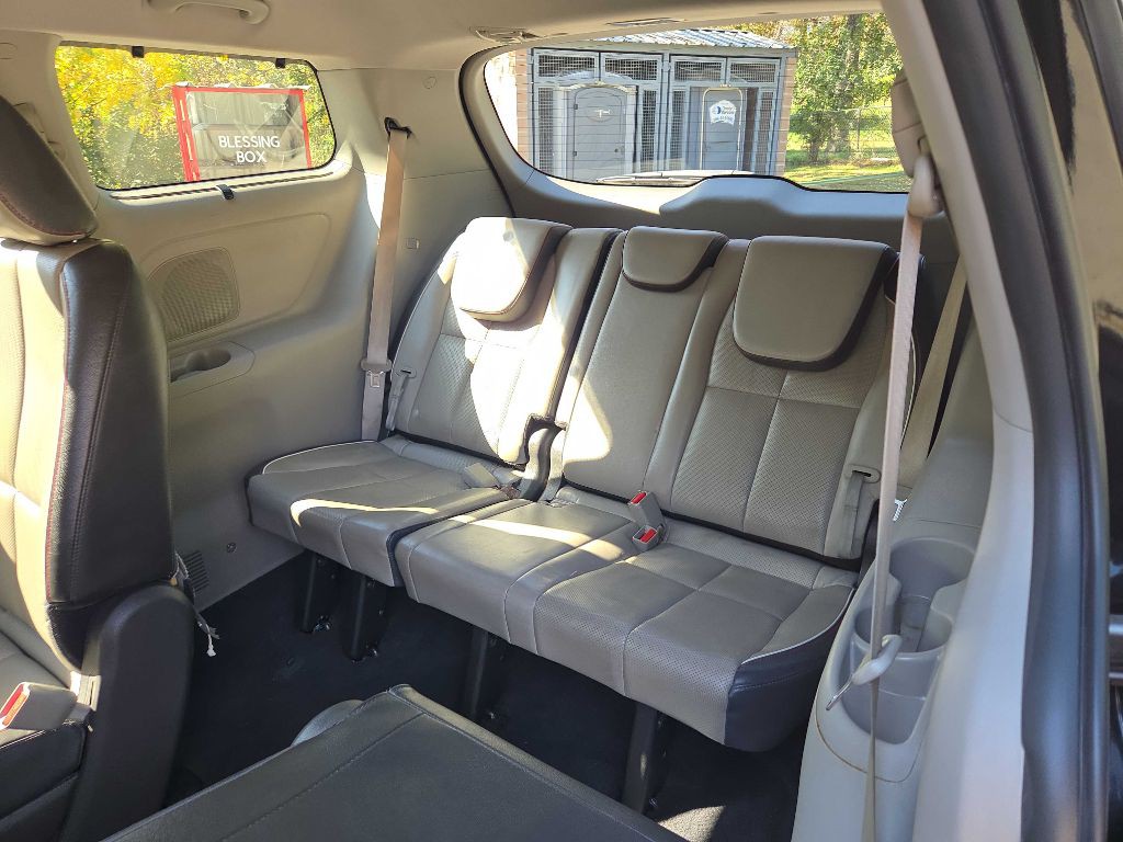 2017 Kia Sedona Image 18